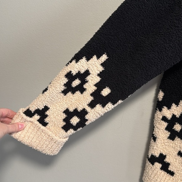 Cozy Black and Cream Women's cardigan - Picture 3 of 8